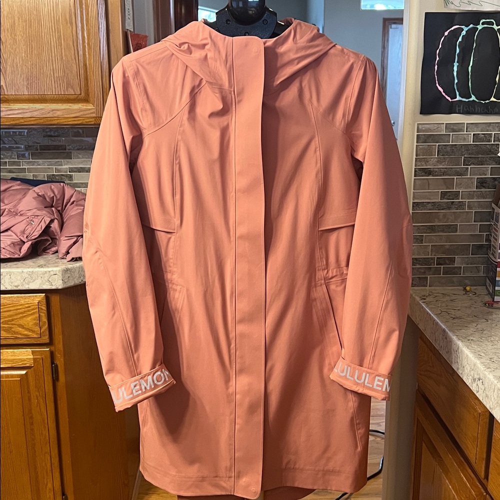 Lululemon rain Rebel Terracotta Jacket. Size 8